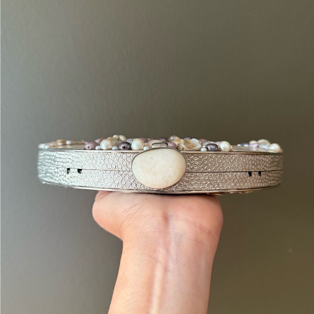 Elegant Beaded Clutch - Picture 4 of 6
